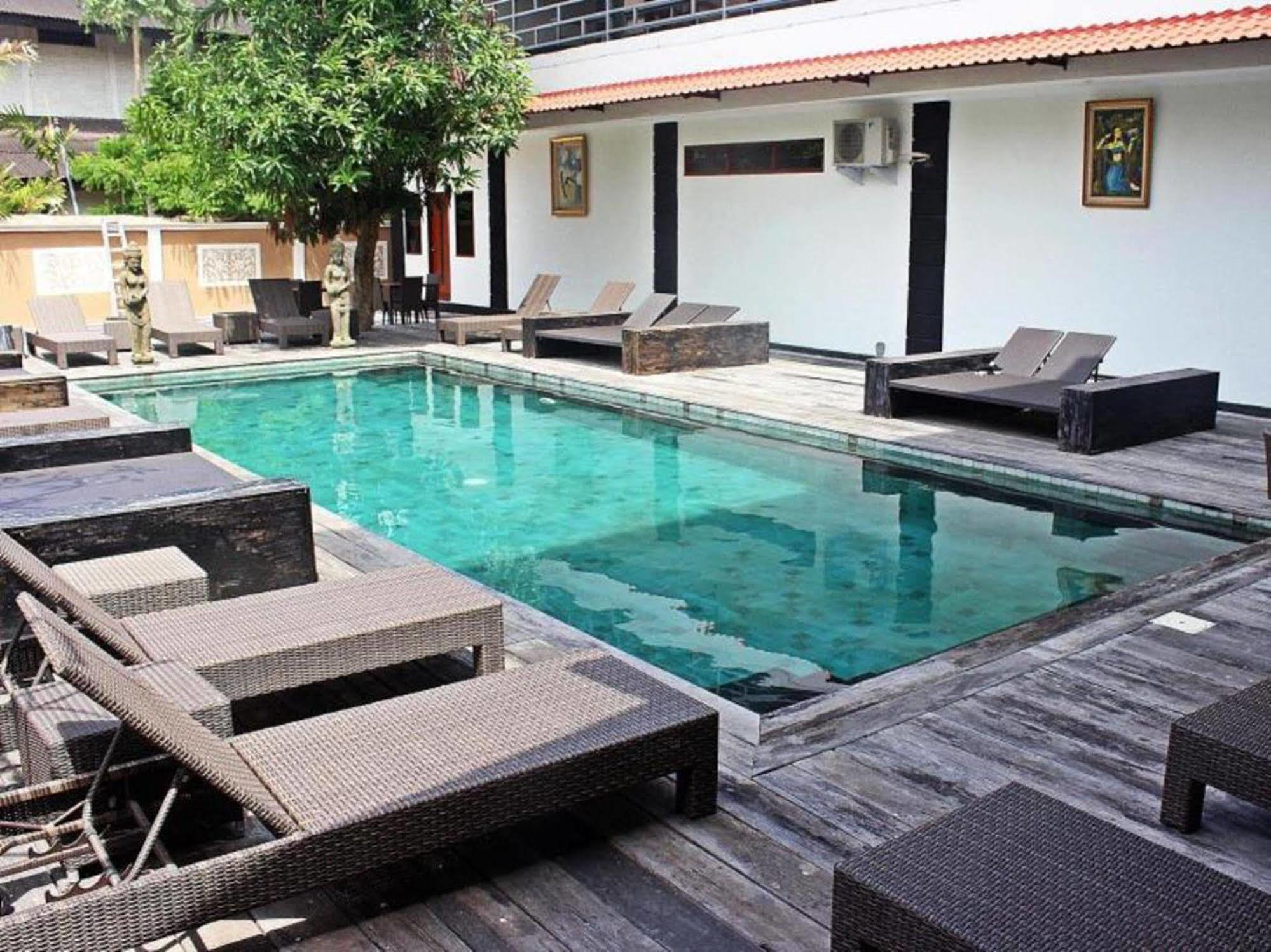 Mirah Hostel Legian  Bagian luar foto