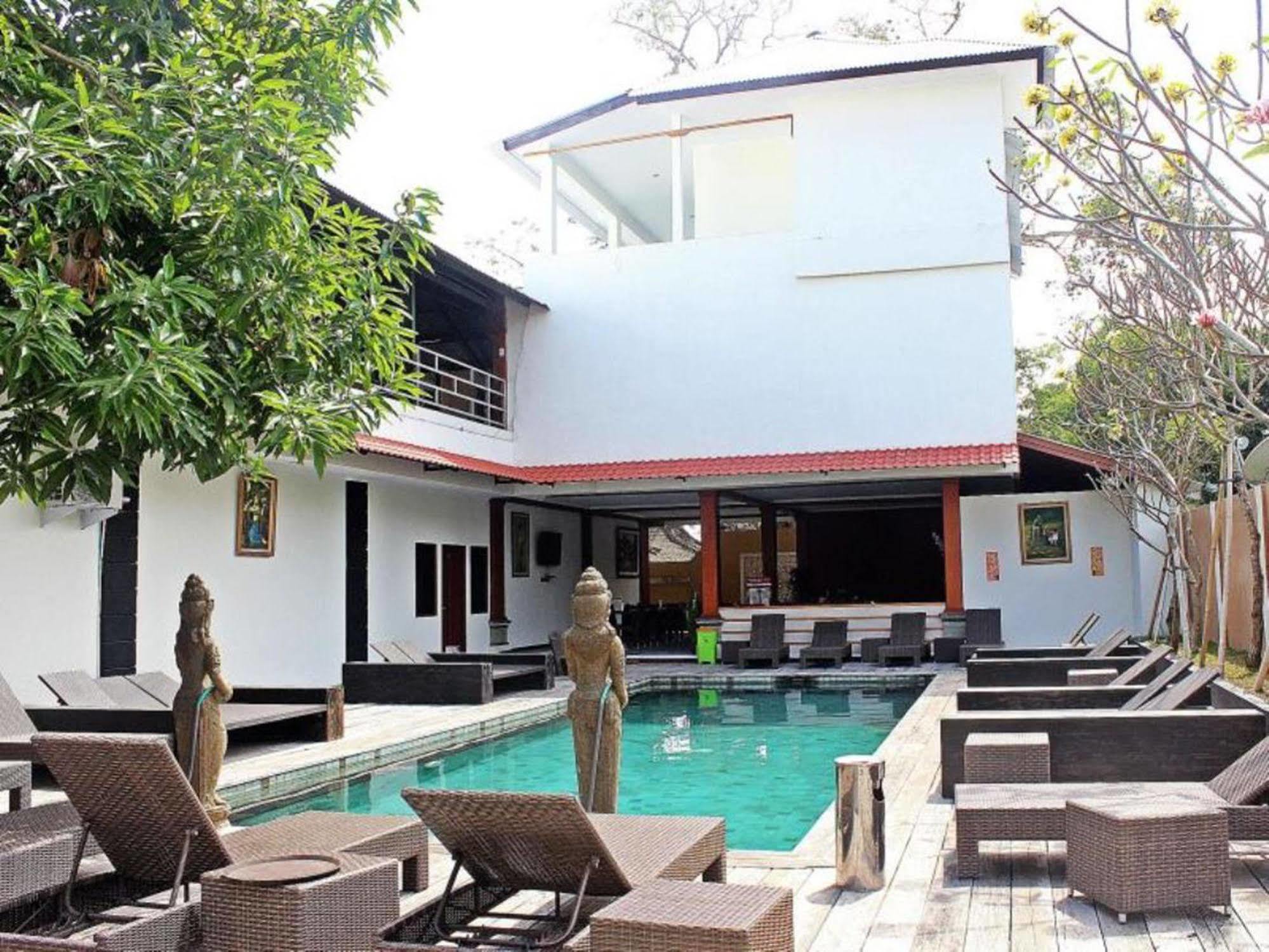 Mirah Hostel Legian  Bagian luar foto