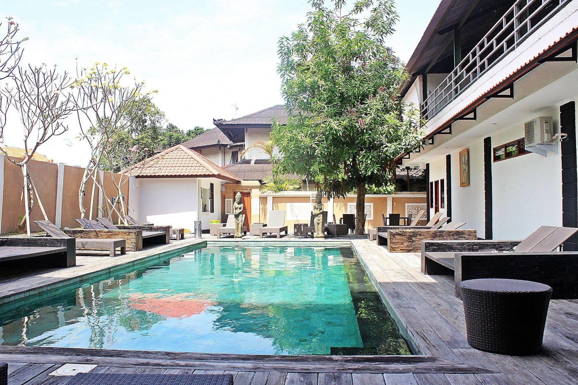 Mirah Hostel Legian  Bagian luar foto