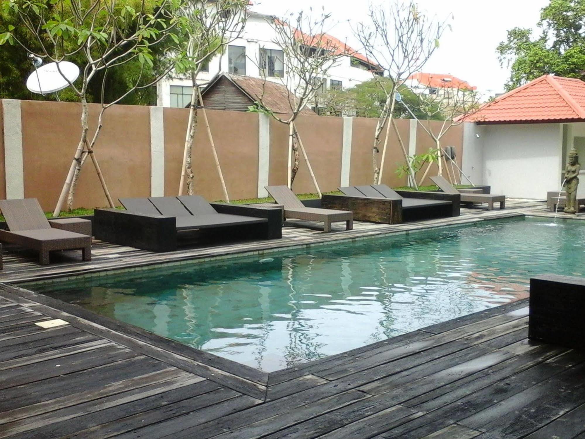 Mirah Hostel Legian  Bagian luar foto