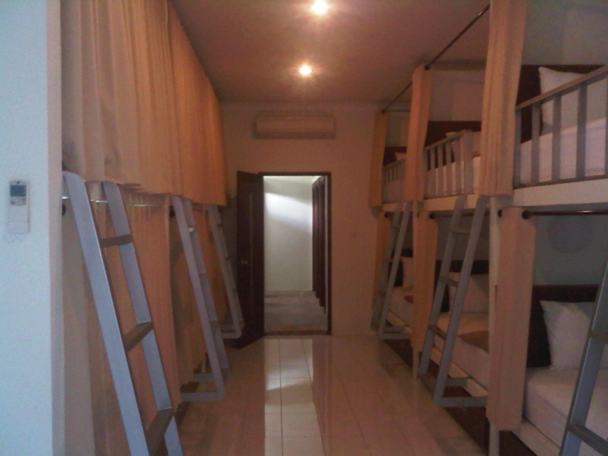 Mirah Hostel Legian  Bagian luar foto