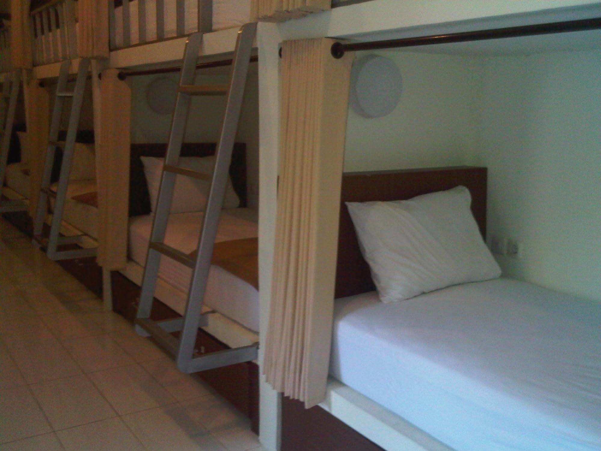 Mirah Hostel Legian  Bagian luar foto