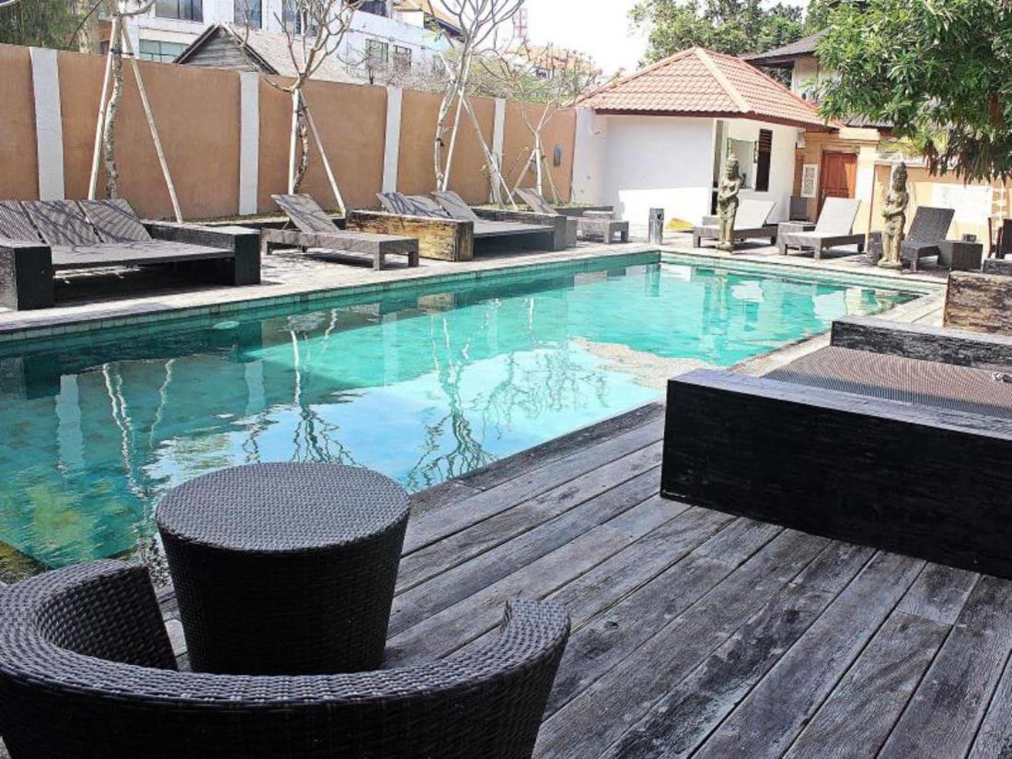 Mirah Hostel Legian  Bagian luar foto