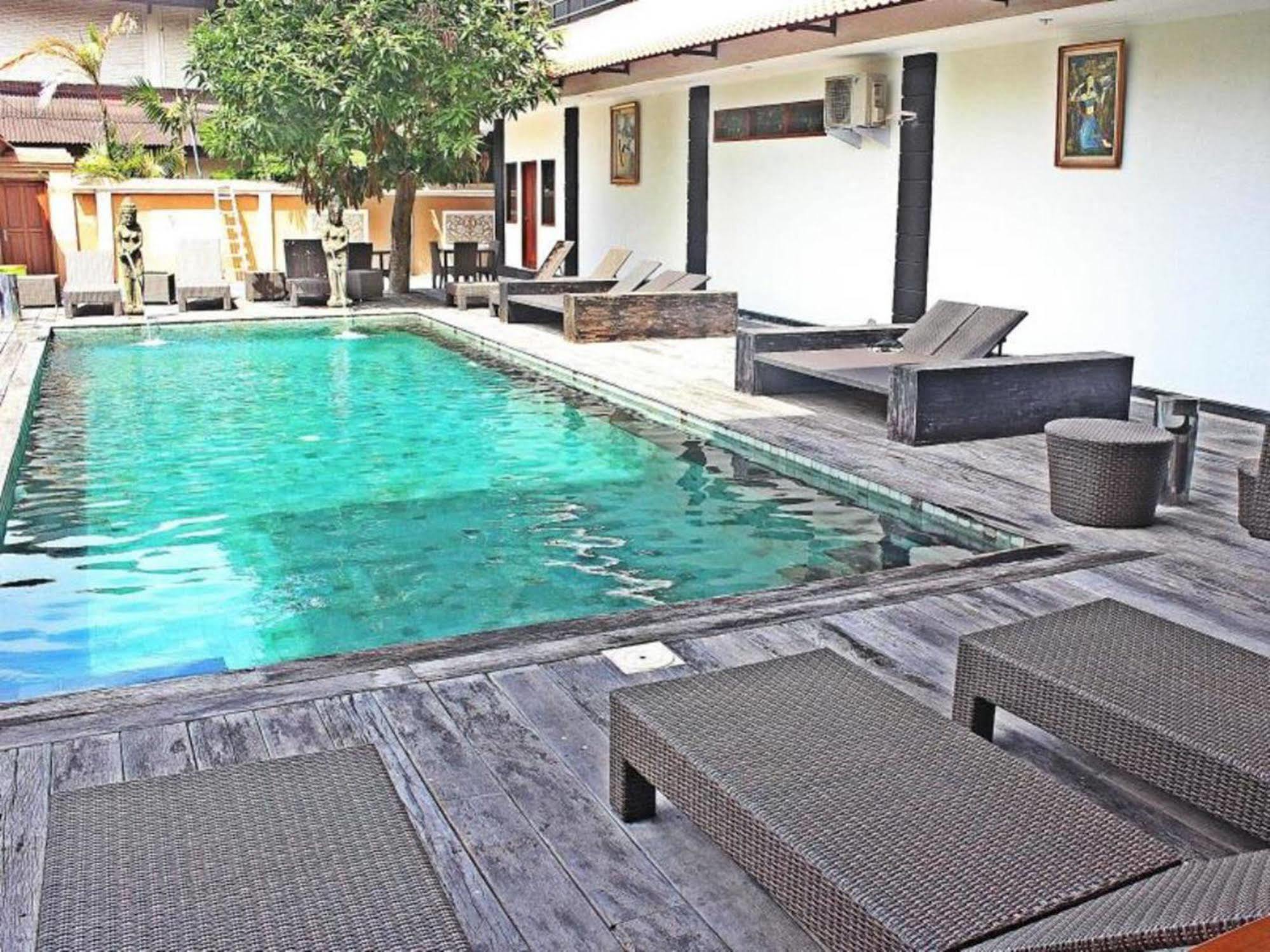 Mirah Hostel Legian  Bagian luar foto