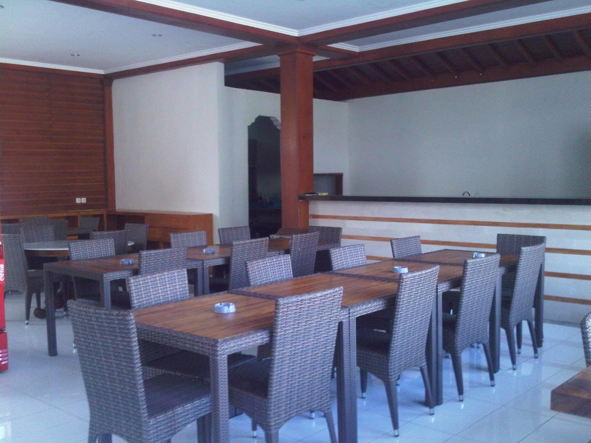 Mirah Hostel Legian  Bagian luar foto