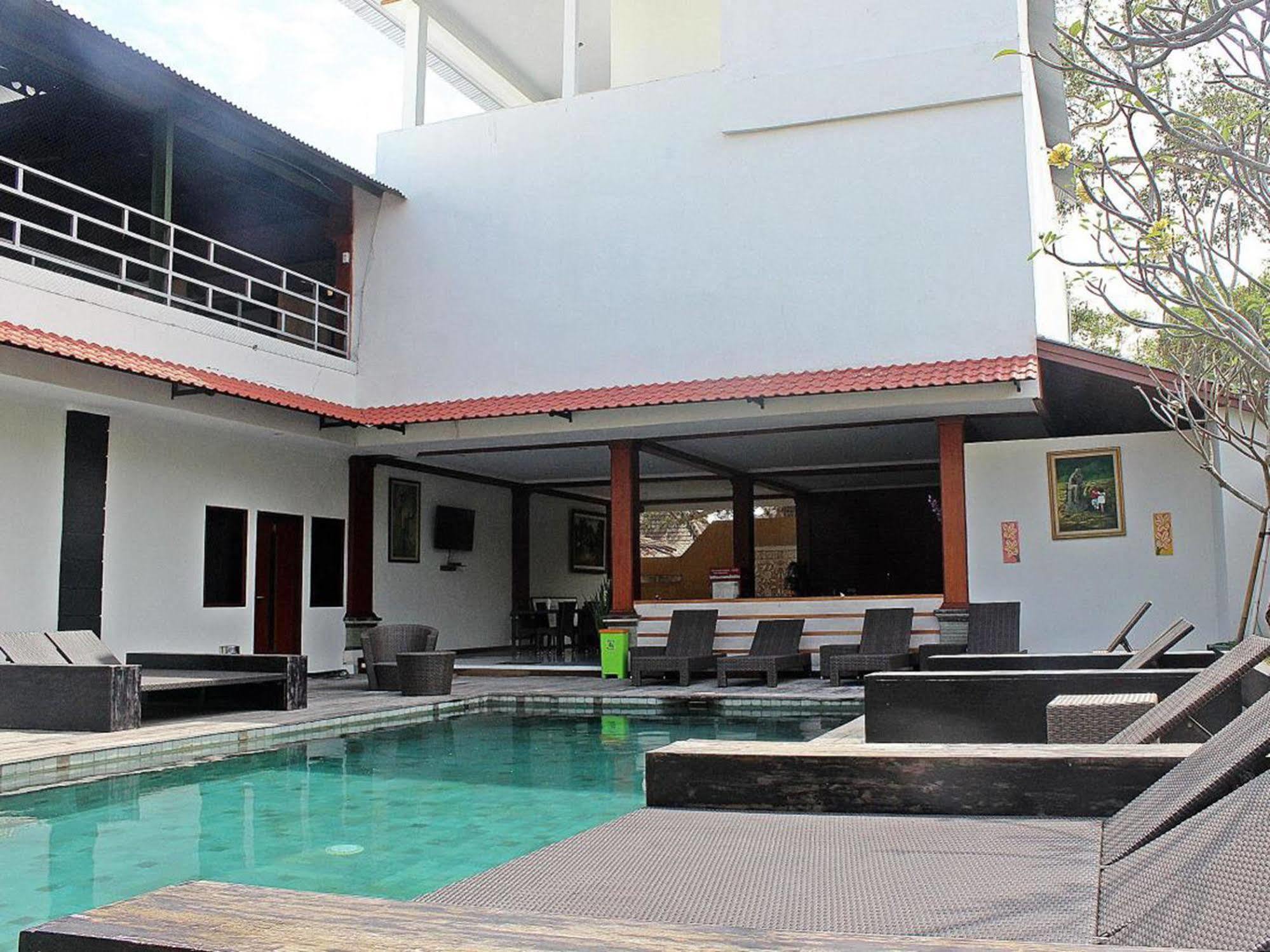 Mirah Hostel Legian  Bagian luar foto