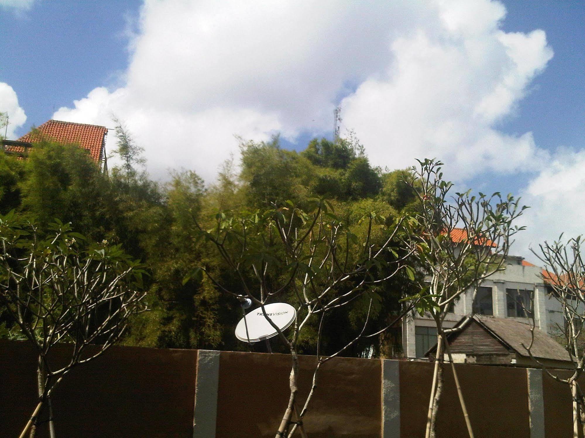Mirah Hostel Legian  Bagian luar foto