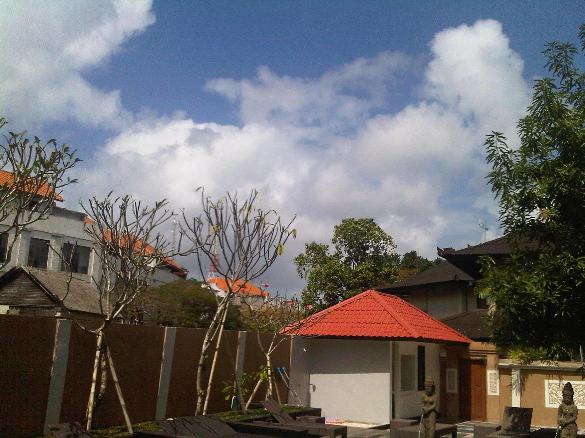 Mirah Hostel Legian  Bagian luar foto