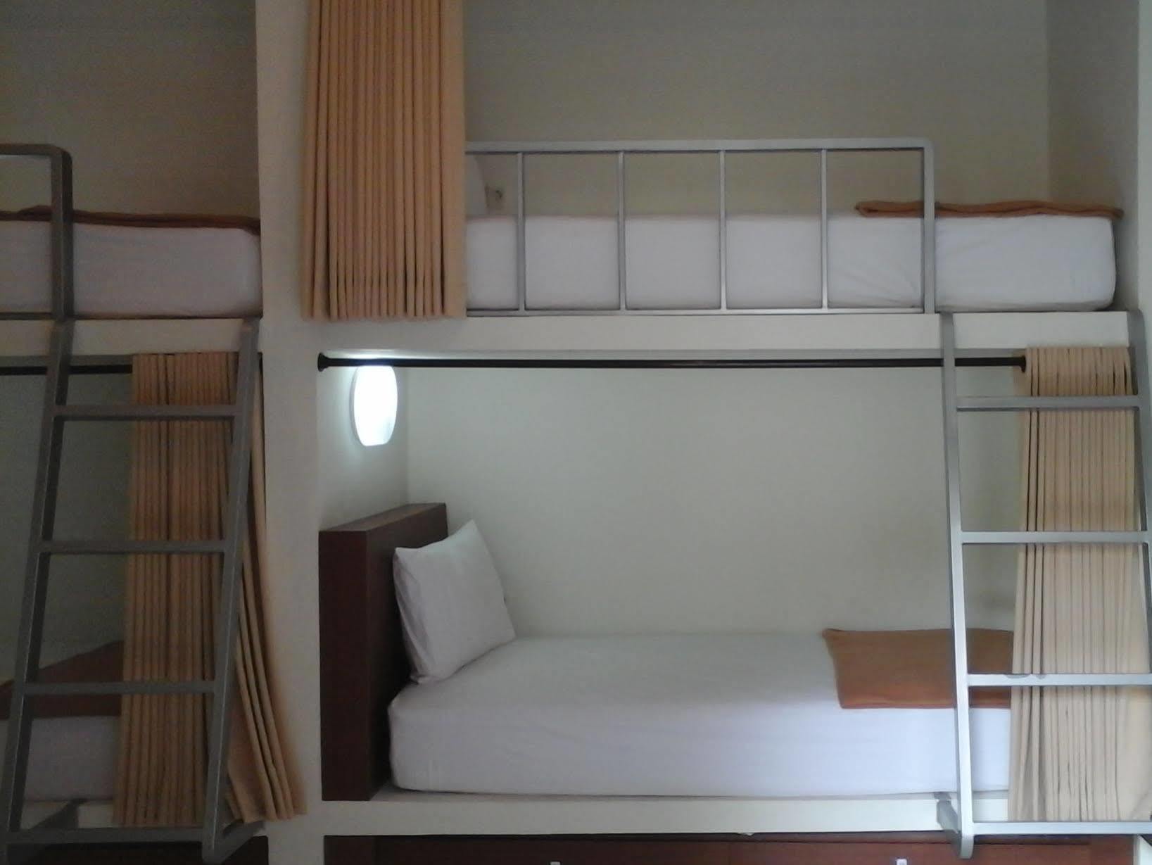 Mirah Hostel Legian  Bagian luar foto